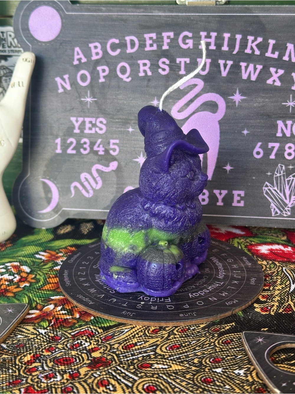 Midnight Familiar Witch Cat Candle – Purple & Green Halloween Cat - Picture 6 of 8